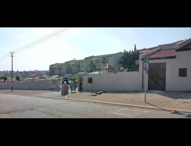 2 BEDROOM TOWNHOUSE FOR SALE IN SUIDEROORD